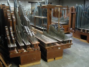 Orgel im Zwischenlager. Foto: Martin Kuhnt.